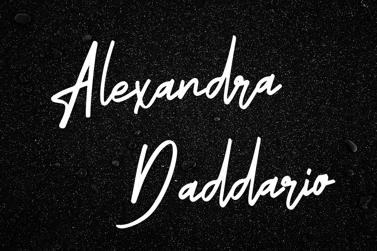 Intermezo Signature Font preview 2