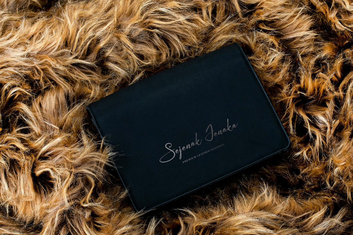 Gamlowfei | Elegant Signature, a Script Font by Denustudios (Photo 9 of 12)
