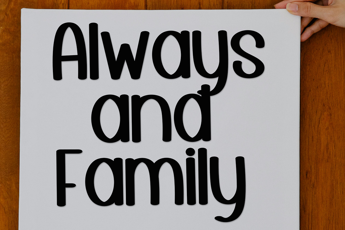 Woman Holiday, a Serif Font by InermediaSTUDIO (Photo 3 of 7)