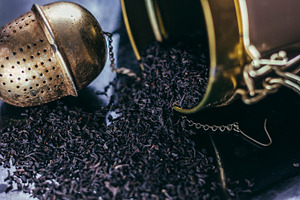 Black tea with tea infuser