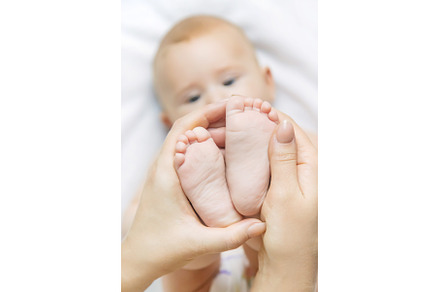 The mother keeps the baby's leg at, a Person Photo by yanadjana