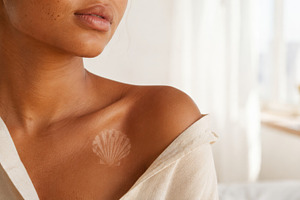 Tantoo shell sun tattoo on womans sh, a Photo by Dvoevnore photos