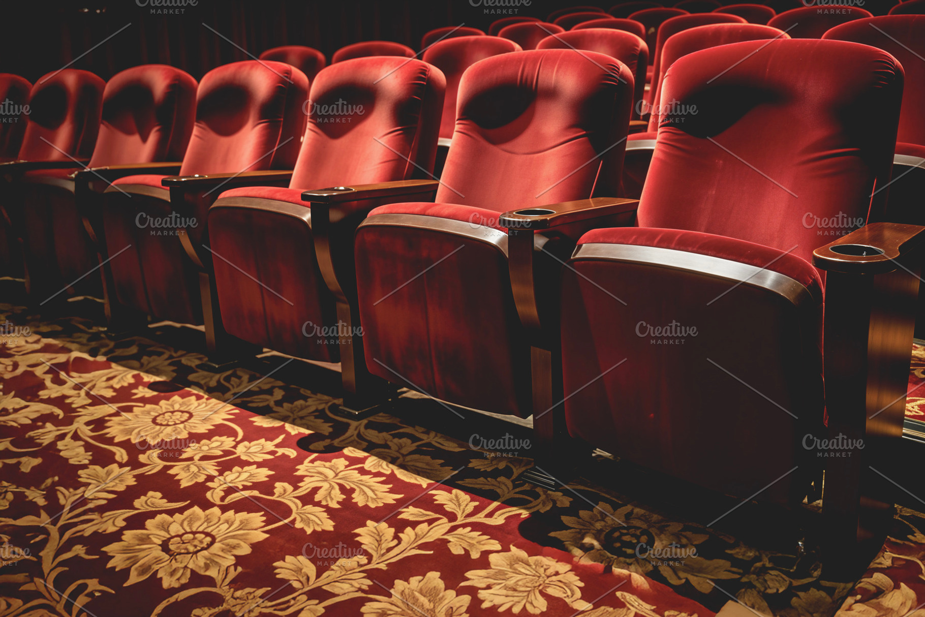 Empty red velvet seats, a Photo by rarrarorro
