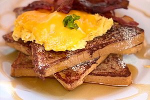 French Toast With Bacon And Eggs