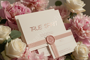 Daromu Typeface - The Elegant Luxury, a Font by Astuti Studio (Thumbnail 7 of 16)