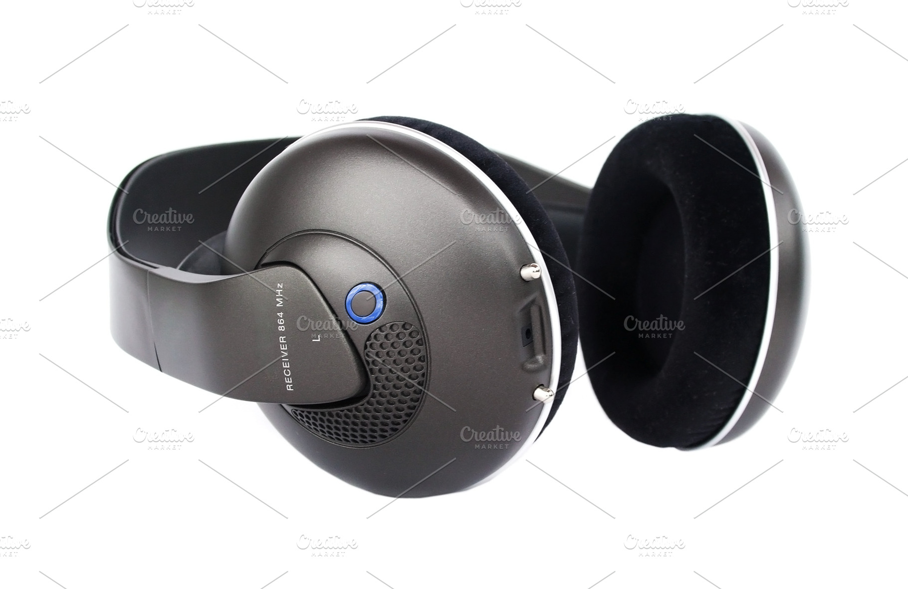 Hi-fi wireless headphones, a Photo by saiko3p