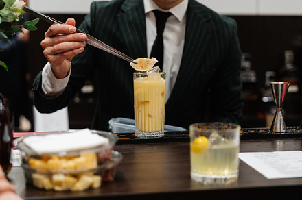 Preparation of a delicious cocktail at the bar.