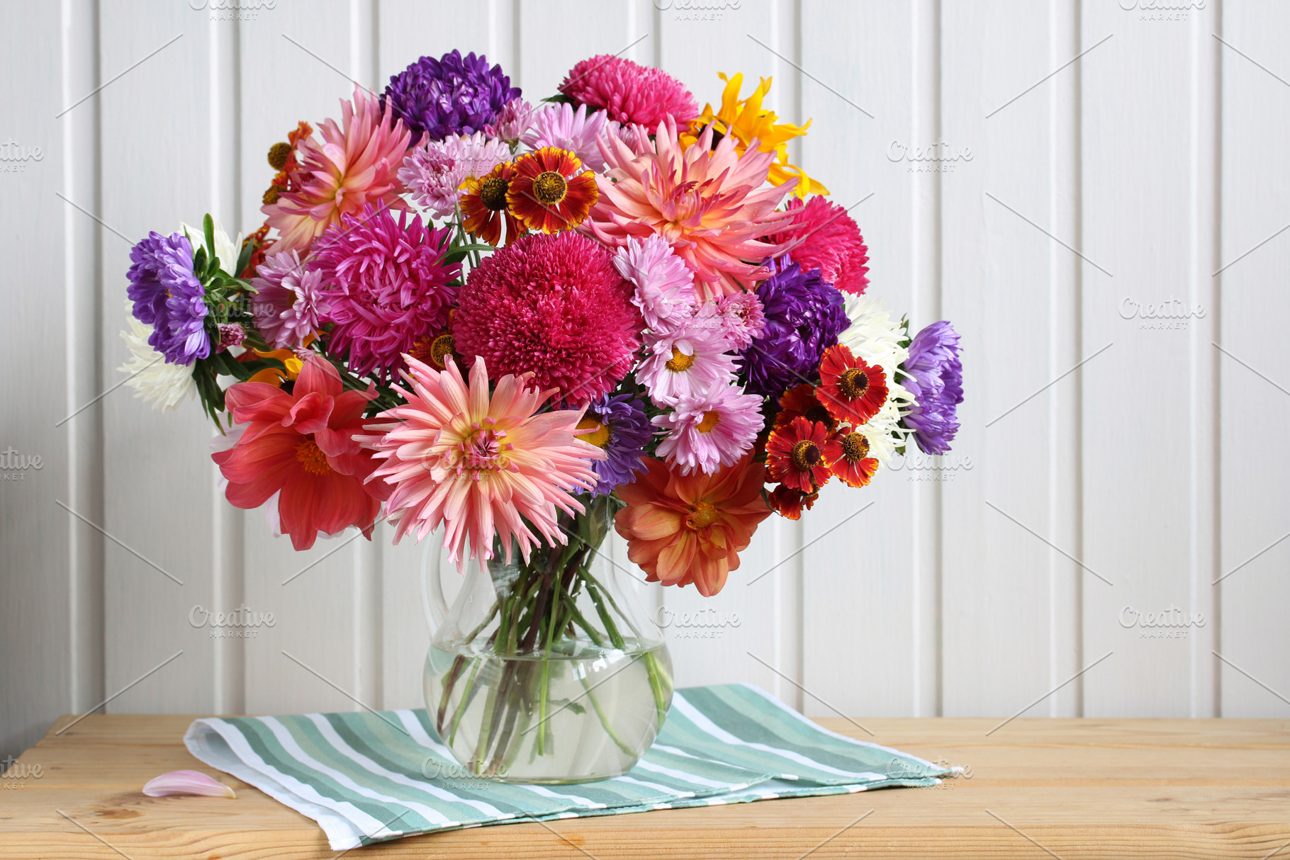 A bouquet of autumn garden flowers., a Background Photo by BalaguR