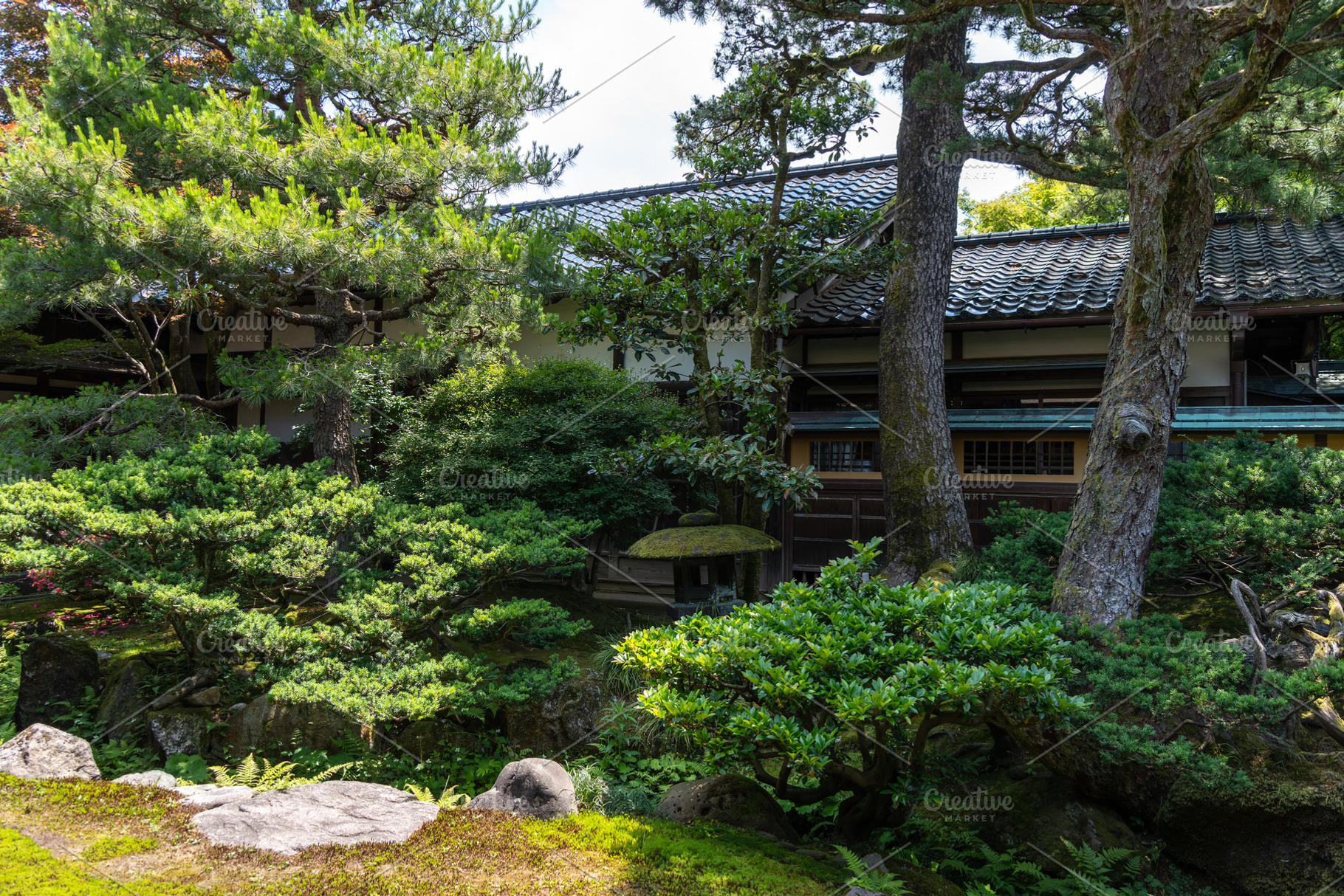 Traditional garden view at Seisonkaku Villa in Kenroku-en Kanaza, an Architecture Photo by GoodGoods