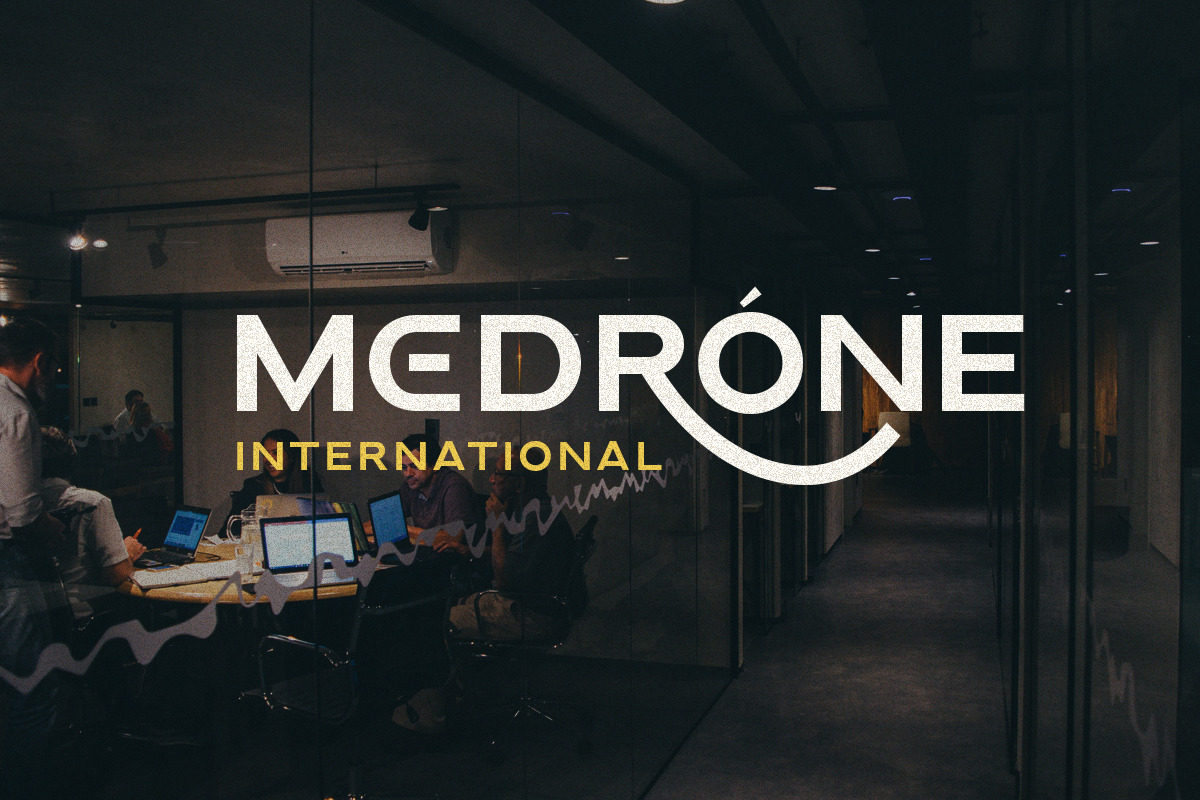 Proxemic - Advanced Logo Font, a Font by Sarid Ezra (Photo 4 of 8)