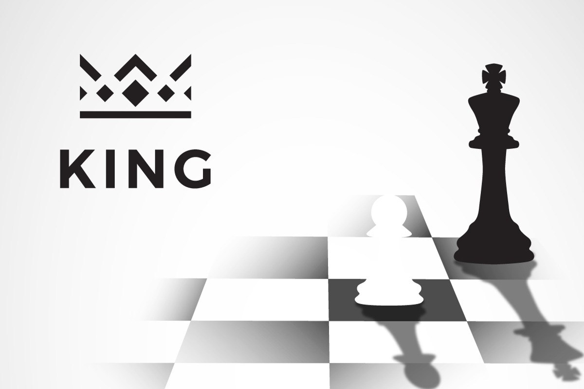 King - PowerPoint Template, a Presentation Template by everslide (Photo 1 of 9)