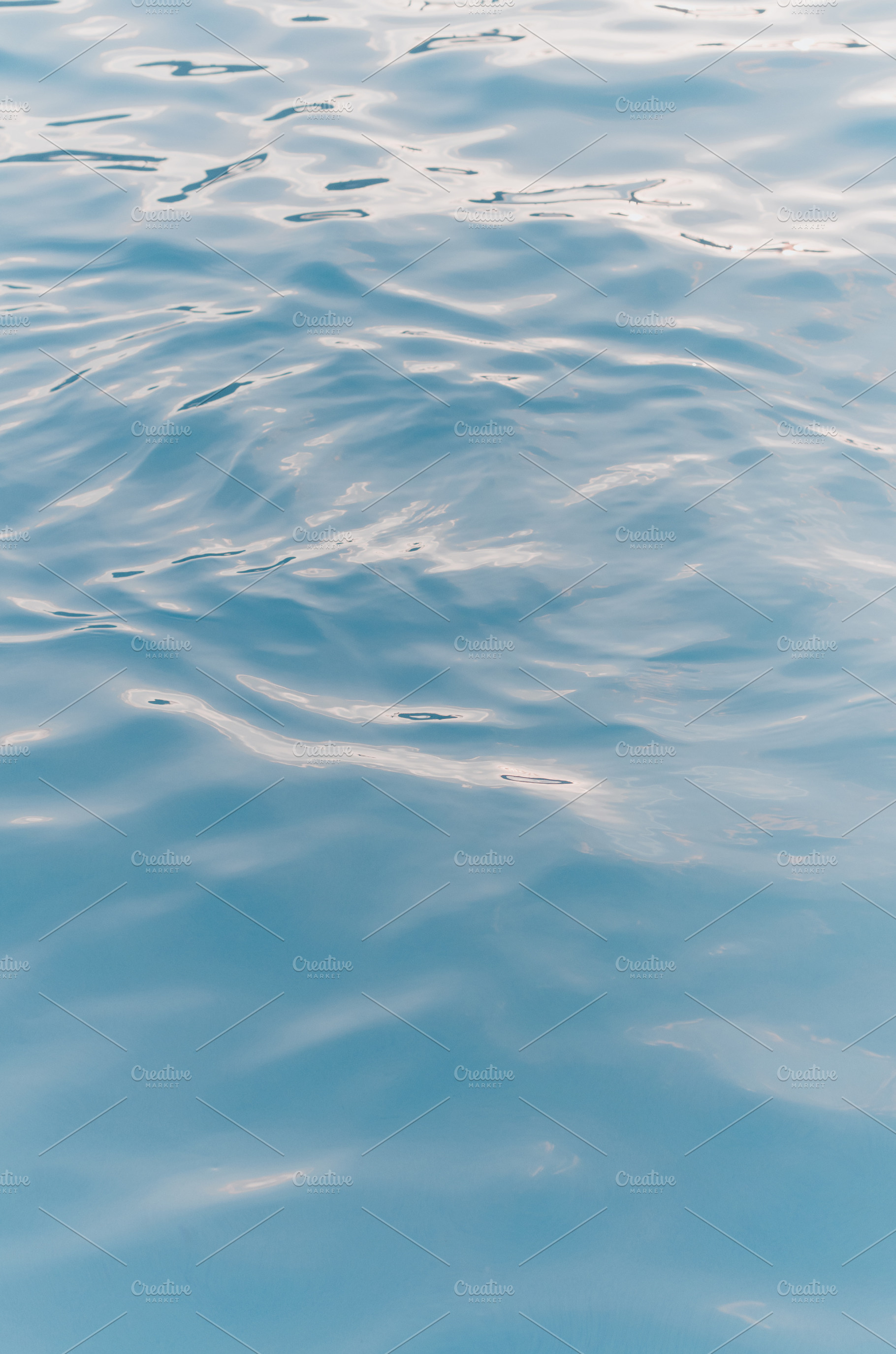 Lake Water, Waves, and Ripples, a Nature Photo by Alicia Youngken Photo's