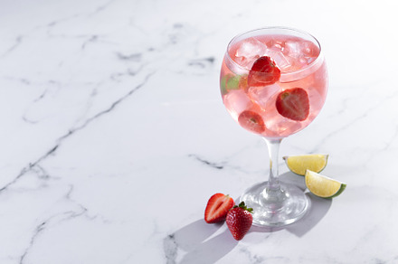 Strawberry gin tonic cocktail