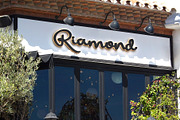 Logo Mockup 3D Sign Restaurant, an Advertising Mockup by Asylab (Thumbnail 3 of 5)