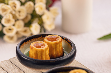 Small cakes with caramel filling