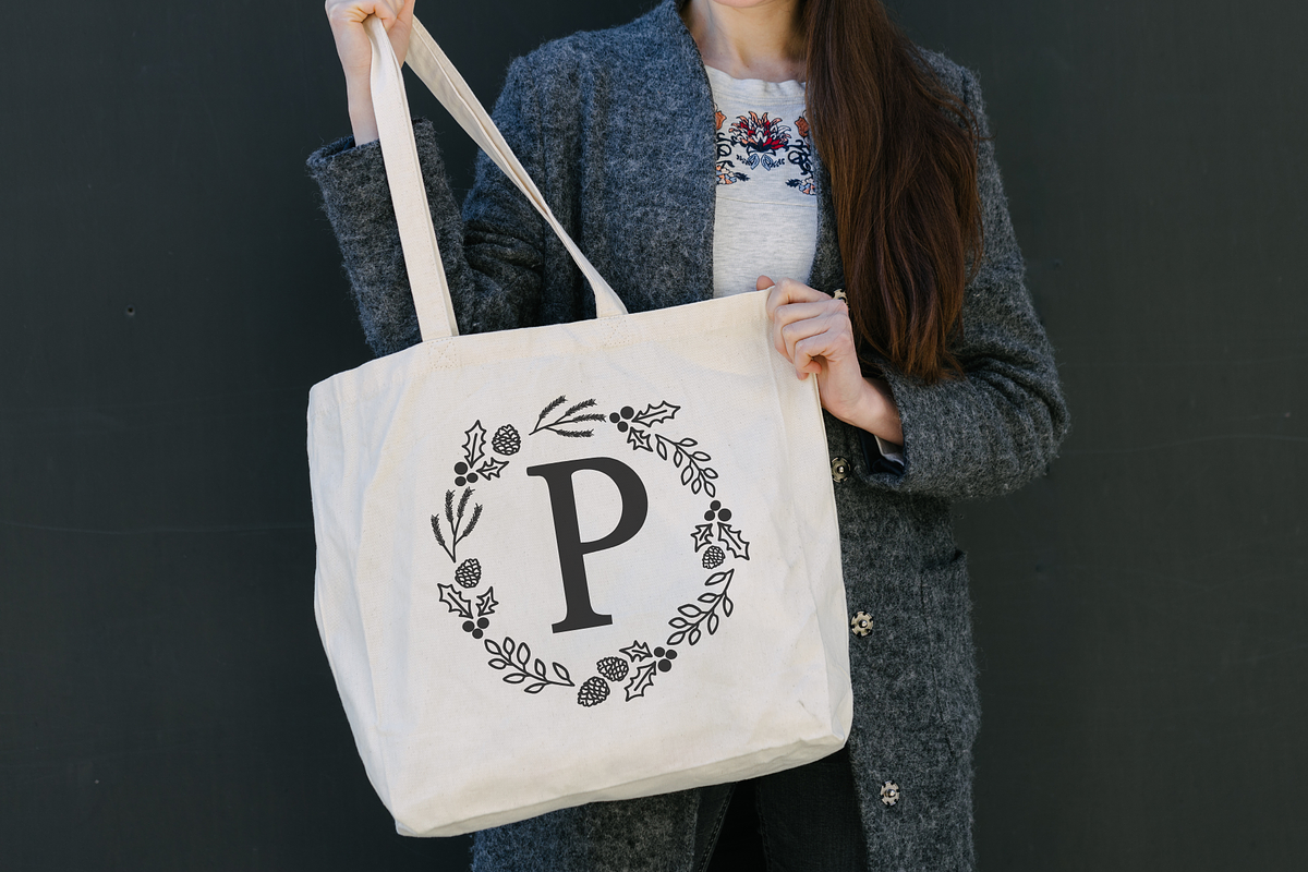Chrismas wreath, a Symbol Font by Petal Pixels (Photo 7 of 9)