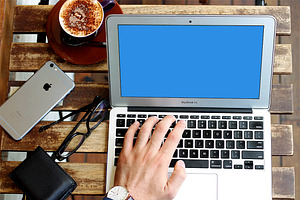 MacBook Air Mockup + Smart Object