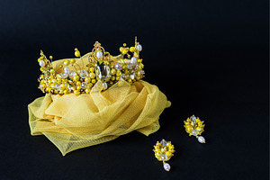 A set of jewelery for the queen., a Beauty & Fashion Photo by Stockphoto by vzwer