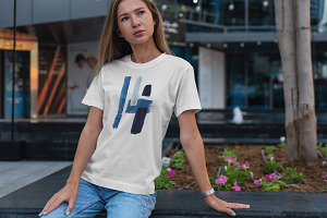 T-Shirt MockUp's Dubai Streets