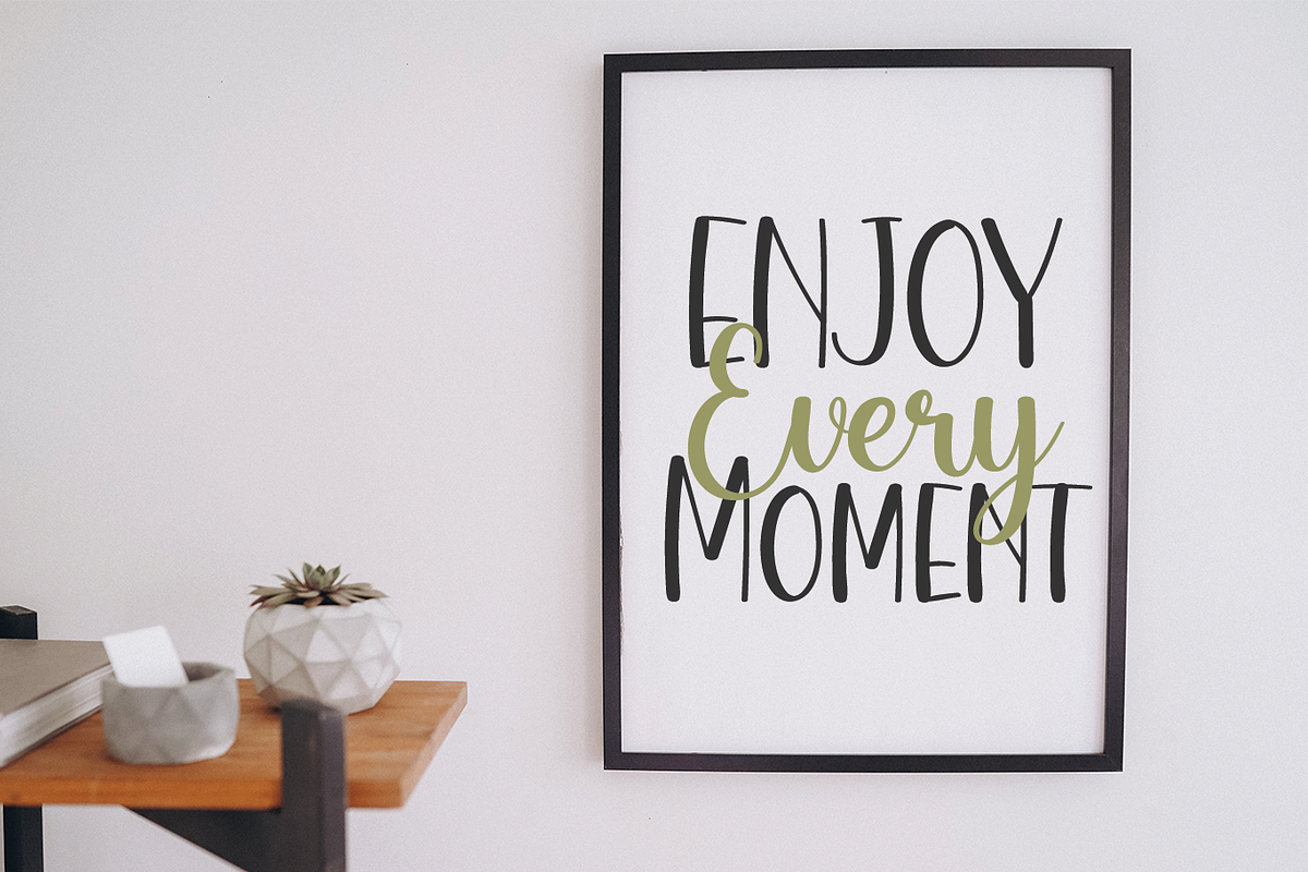 Sweet Holiday, a Handwritten Font by Majelis Font (Photo 4 of 6)