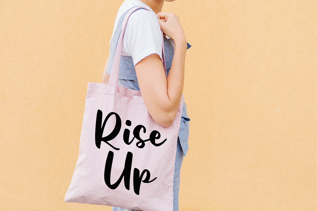 Eastlove, a Script Font by Forberas Club (Photo 4 of 7)