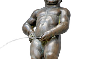 Statue of a pissing boy in Brussels, an Arts & Entertainment Photo by BOOCYS