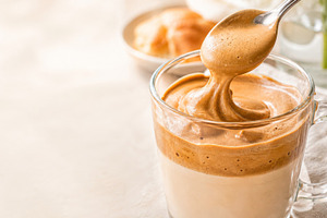 Creamy dalgona coffee with textured, a Photo by Dvoevnore photos
