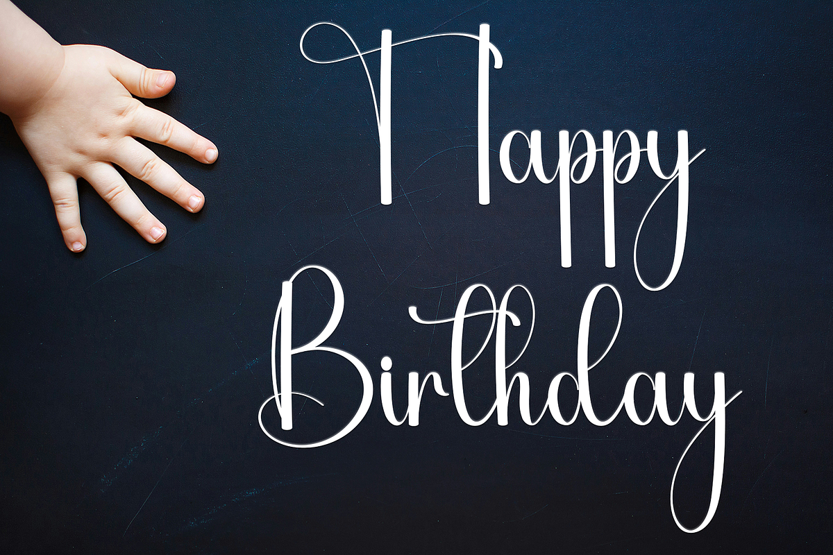 Graphic, a Handwritten Font by InermediaSTUDIO (Photo 2 of 8)
