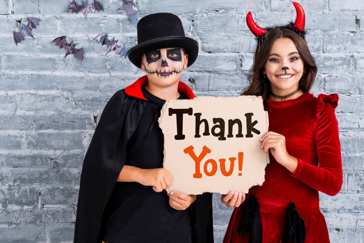 Pumkins Halloween Advertisement Font preview 8