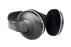 Hi-fi wireless headphones, a Photo by saiko3p