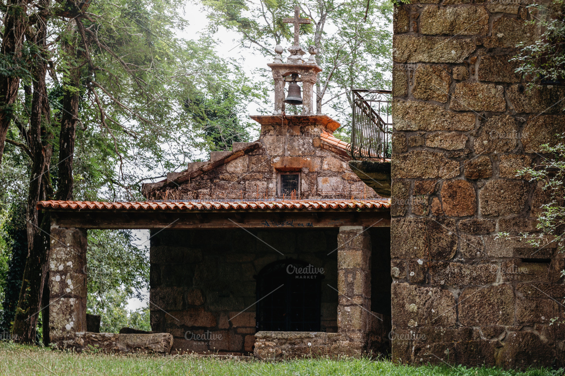 Small stone hermitage with a bell to, an Architecture Photo by Perpis