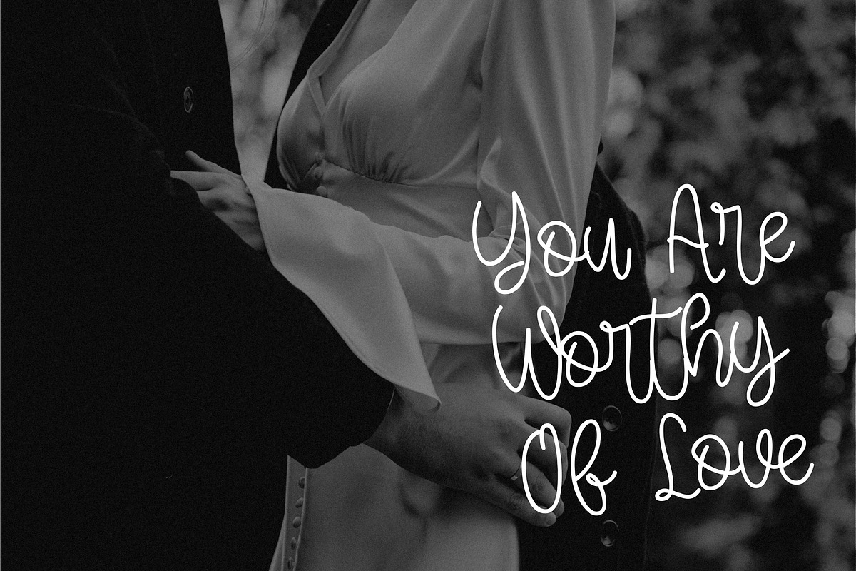 Kiara, a Script Font by edcreative (Photo 4 of 6)