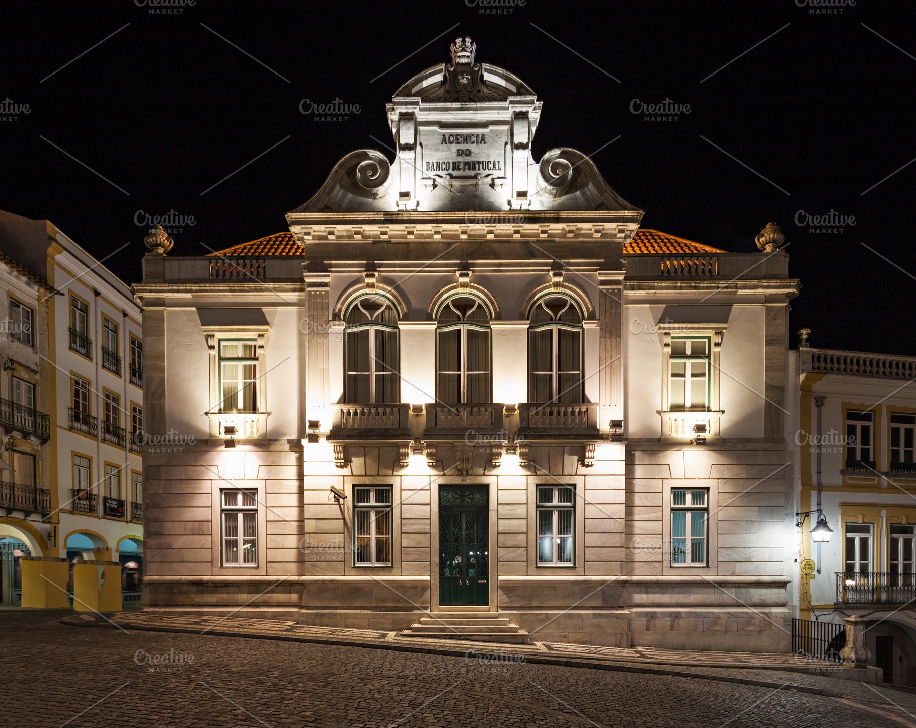 Bank in Evora, a Photo by saiko3p
