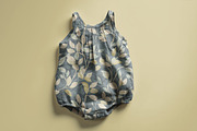 Summer Baby Bodysuit Mockup PSD, a Shirt Mockup by 1001 mockups (Thumbnail 7 of 9)