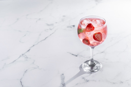 Strawberry gin tonic cocktail
