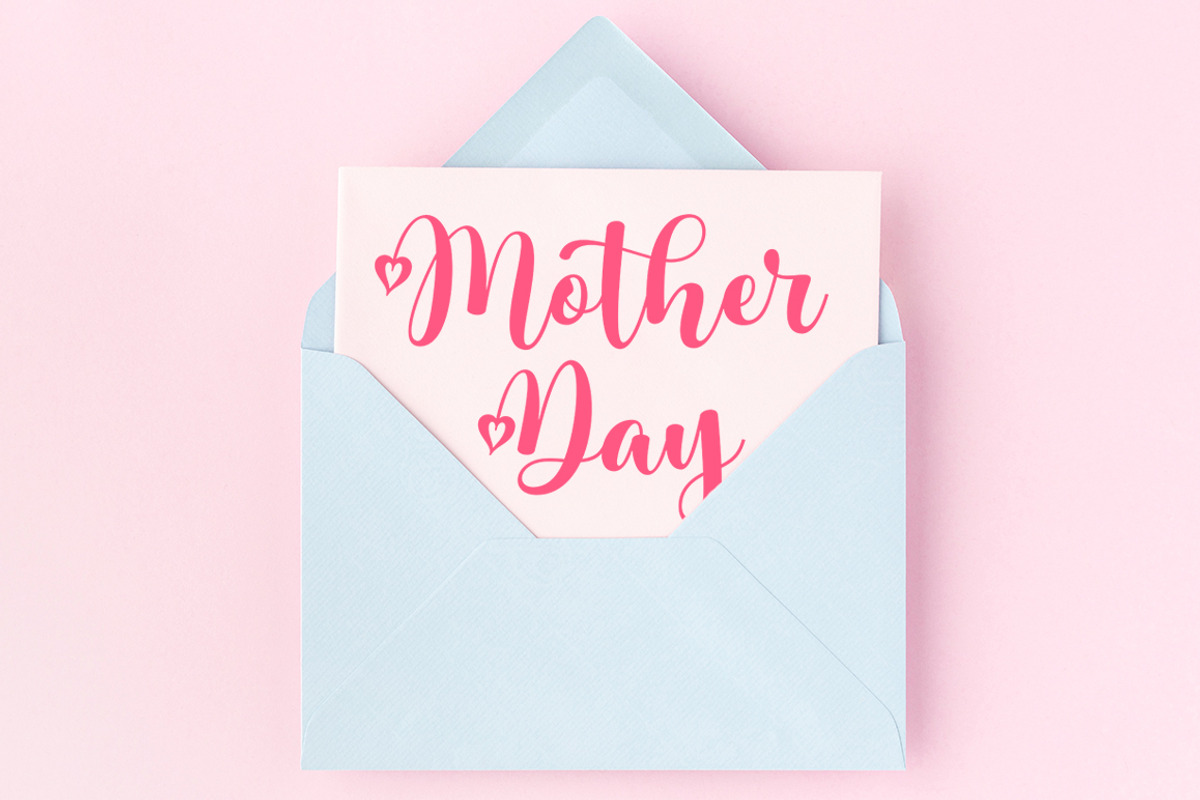 Bestie, a Script Font by Rotterlab Studio (Photo 7 of 8)