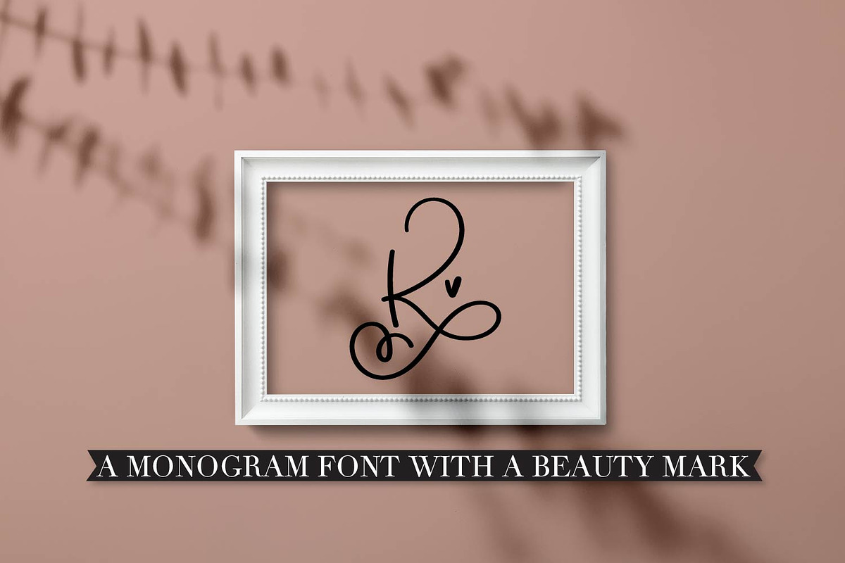 Scripty Monogram Font - With hearts preview 5