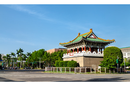 East Gate at a roundabout in Taipei, an Architecture Photo by Leonid Andronov