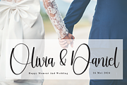Montage Signature | Script Font, a Handwritten Font by Scratchones (Thumbnail 2 of 9)