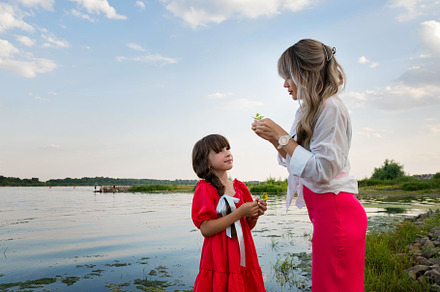 Mom and little daughter, a Person Photo by Elena Vagengeim