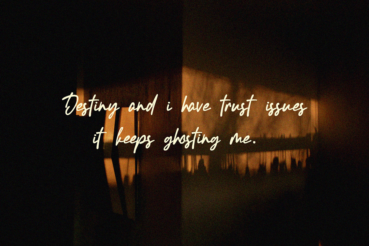 Gesourty Douthes Signature Casual, a Script Font by Maulana Creative (Photo 4 of 7)