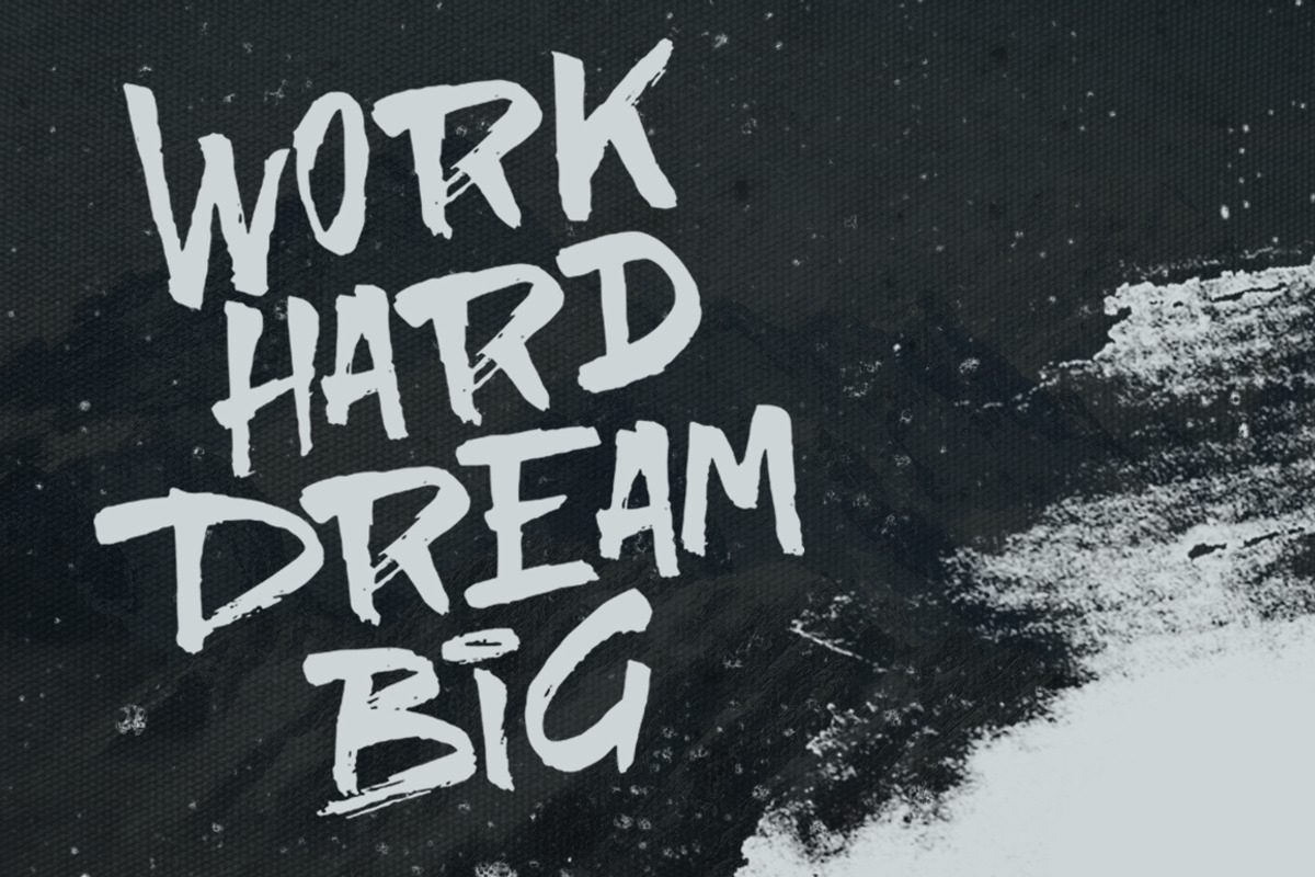 THRONE Typeface preview 6