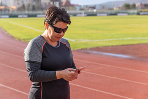 Woman setting phone, a Photo by Grafvision photography