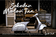 Bukalia Beautyfull Script Font, a Script Font by Ronny Studio (Thumbnail 3 of 9)