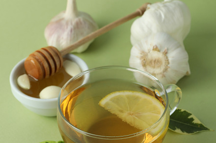 Concept of treatment colds with honey and garlic on green  backg, a Food & Drink Photo by AtlasStudio