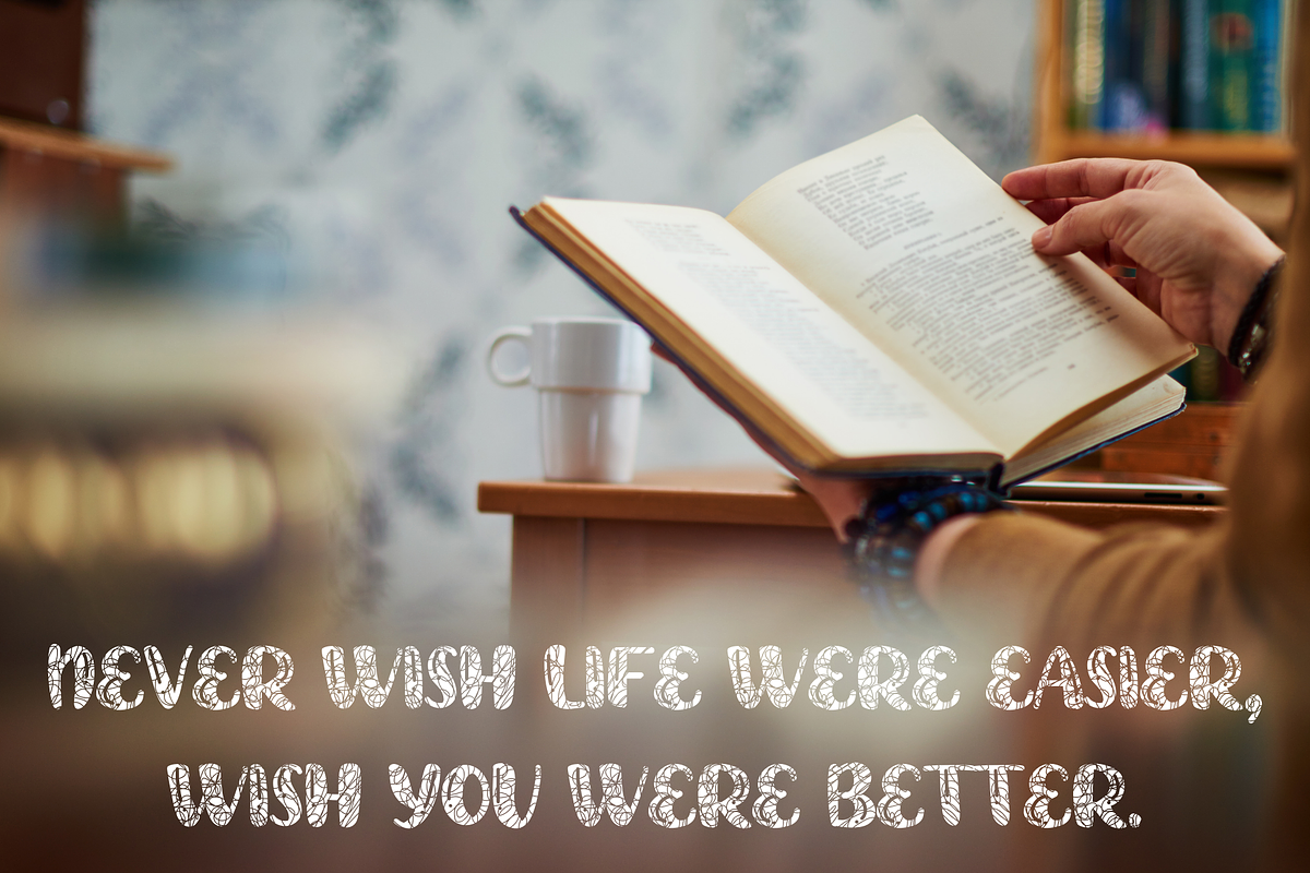 DECEMBER, a Blackletter Font by Sirinart (Photo 4 of 6)