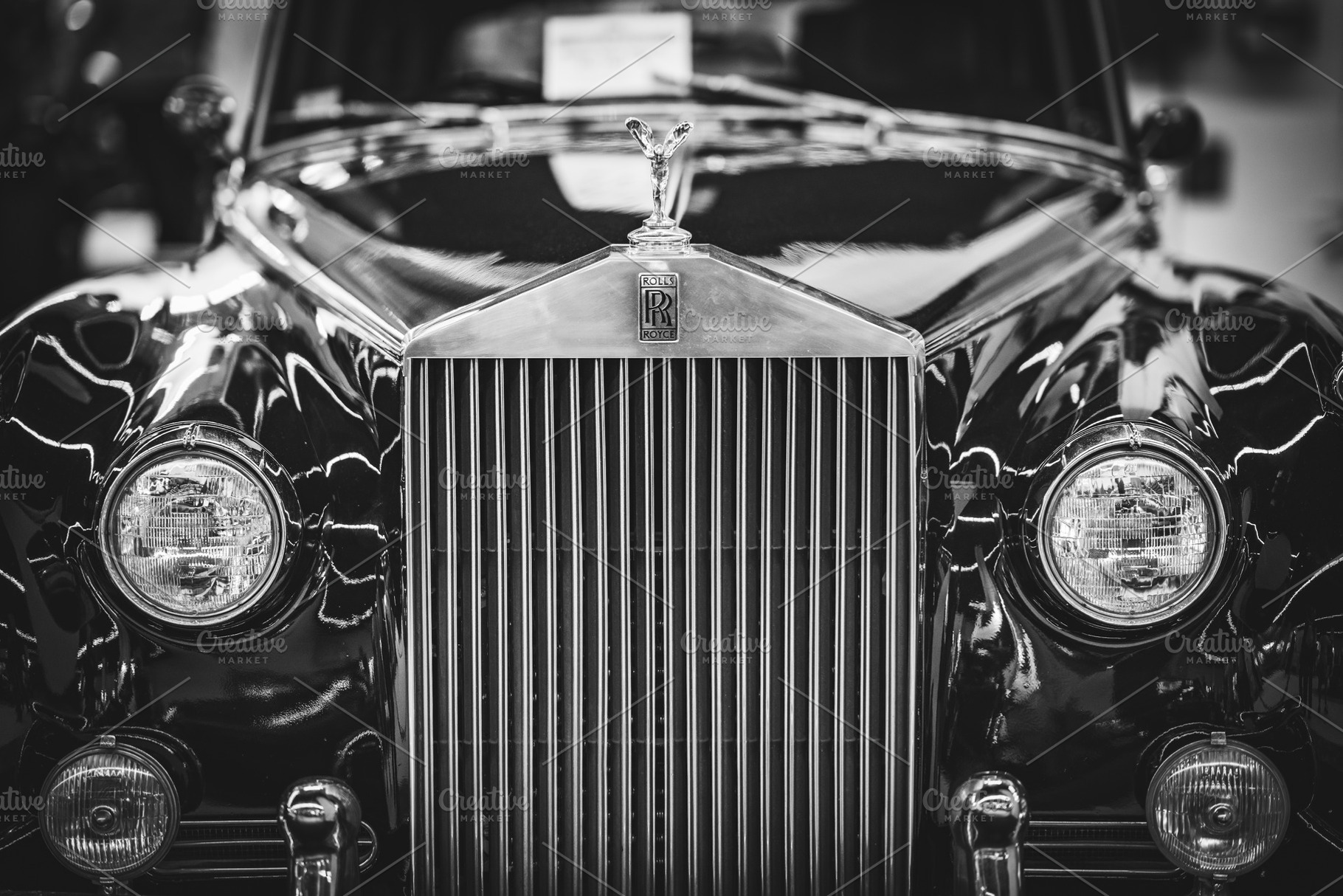 Front of a Rolls Royce Silver Cloud, a Transportation Photo by Visual Motiv
