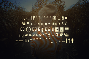 Maze The Techno Square Font