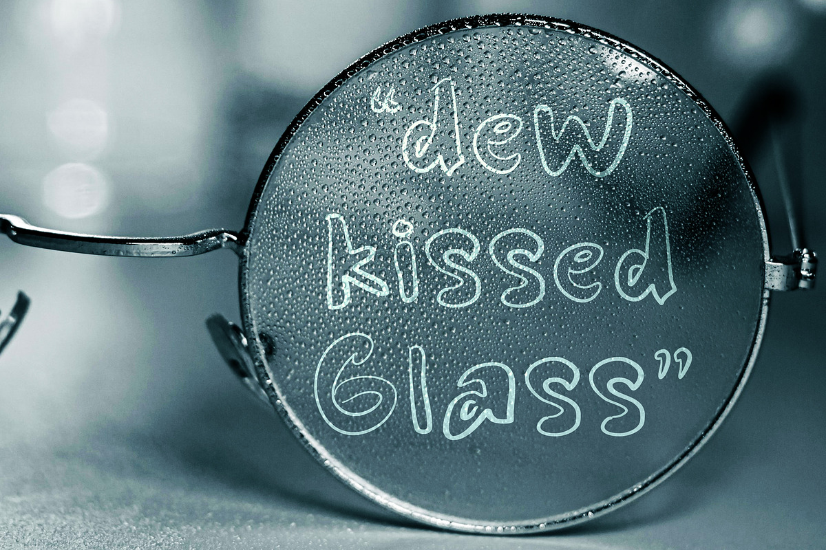 Miroplay – The Quirky Display Font, a Handwritten Font by Fontcastle (Photo 4 of 6)