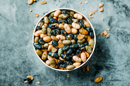 roasted soya beans of different colors, a Photo by Nito